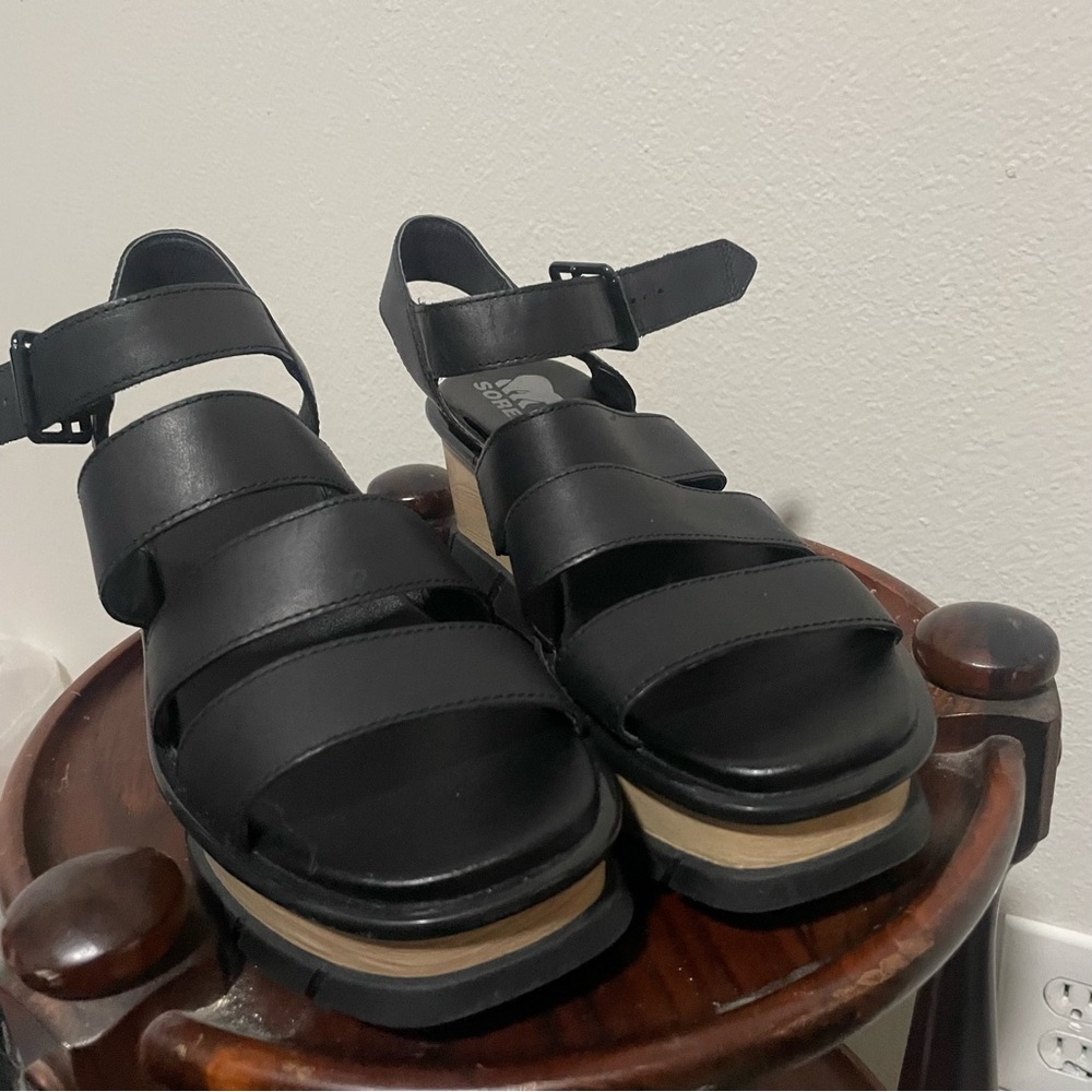 Sorel Black and Tan Joanie III Ankle Strap Sandals, Size 8 - Picture 3 of 7